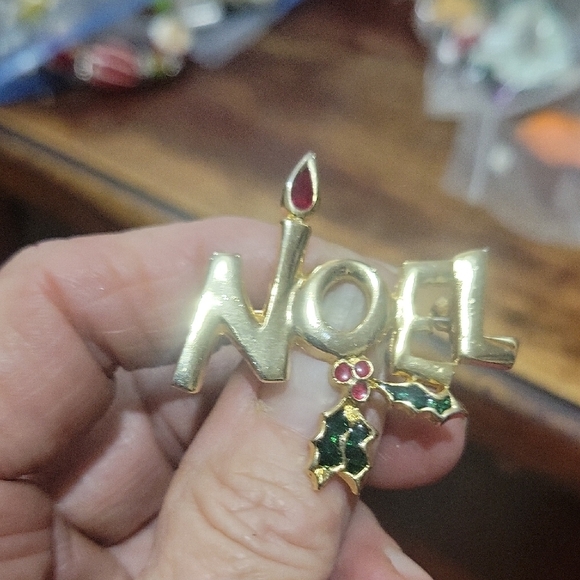 Jewelry - Gold Noel Brooch with Holly Design